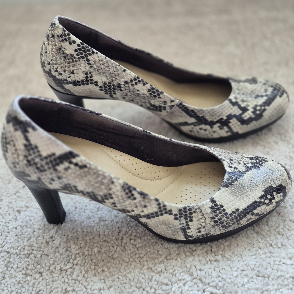 Clarks Cream and Black Heels with Sophisticated Design